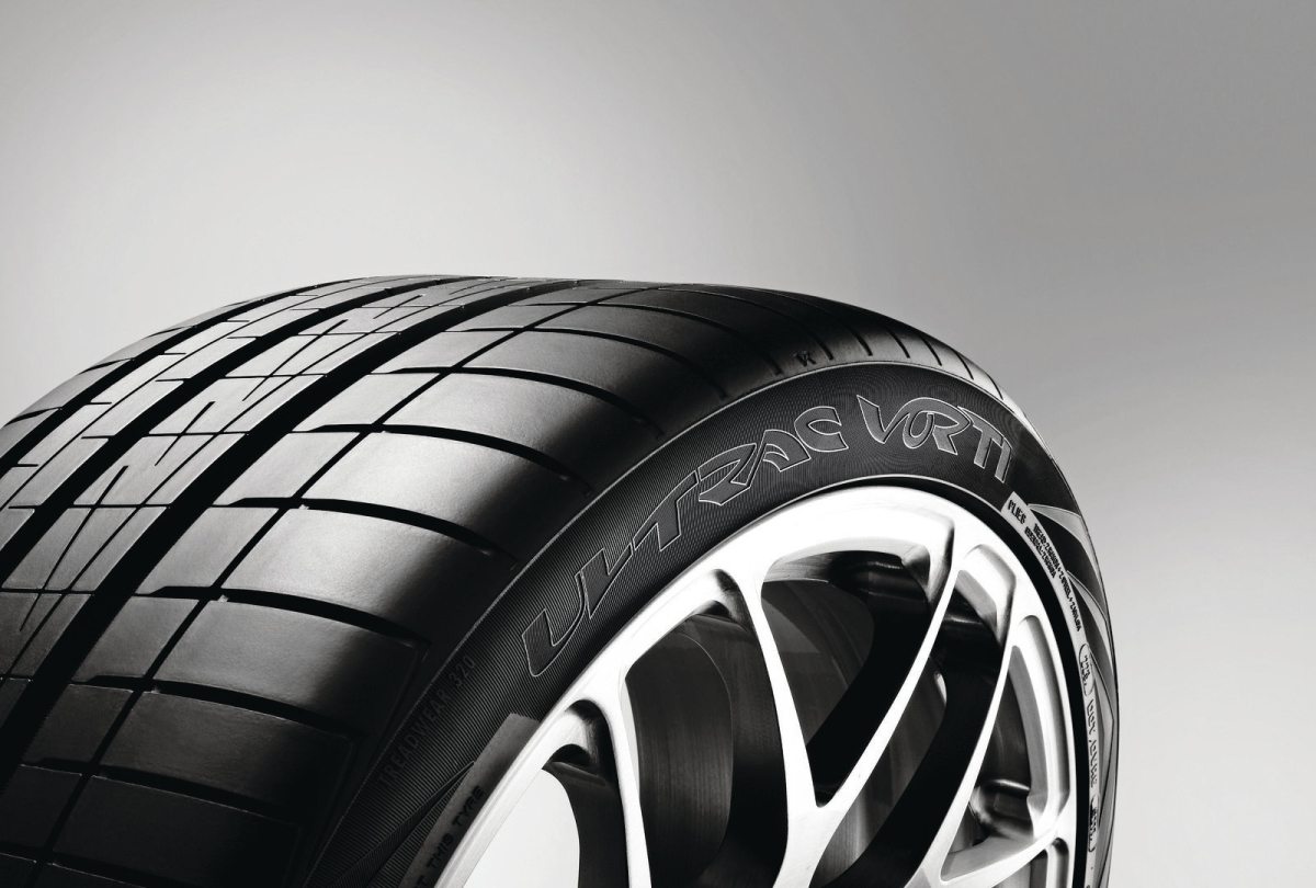 Premium autoband op een velg